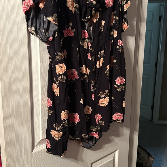 AE Romper 🩷 - Picture 8 of 9